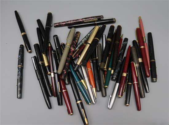 A large quantity of pens including Conway Stewart